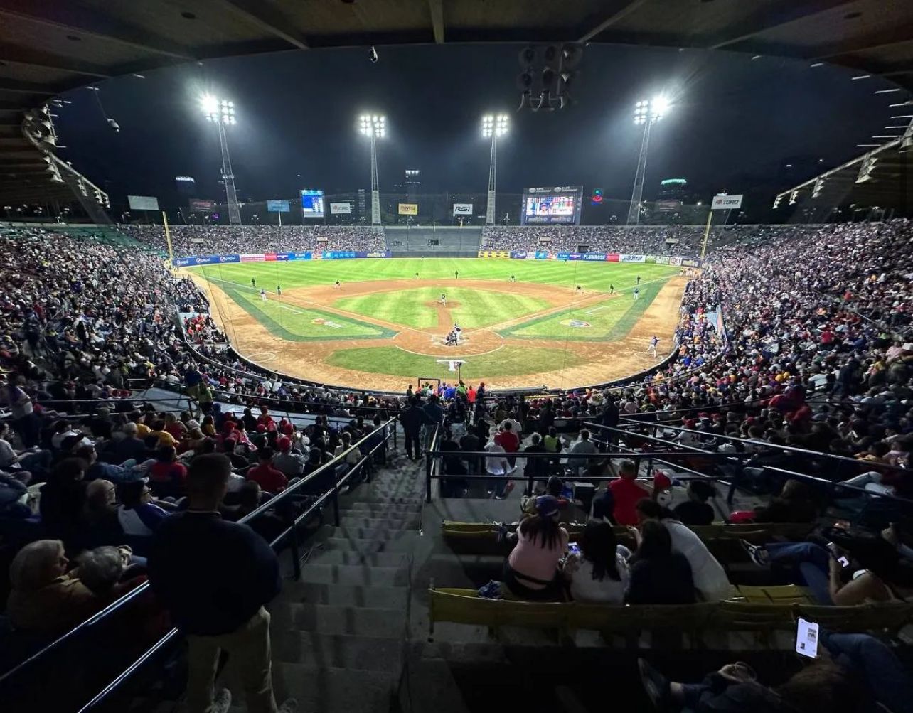 Iluminación del Estadio universitario de Caracas (Venezuela)
