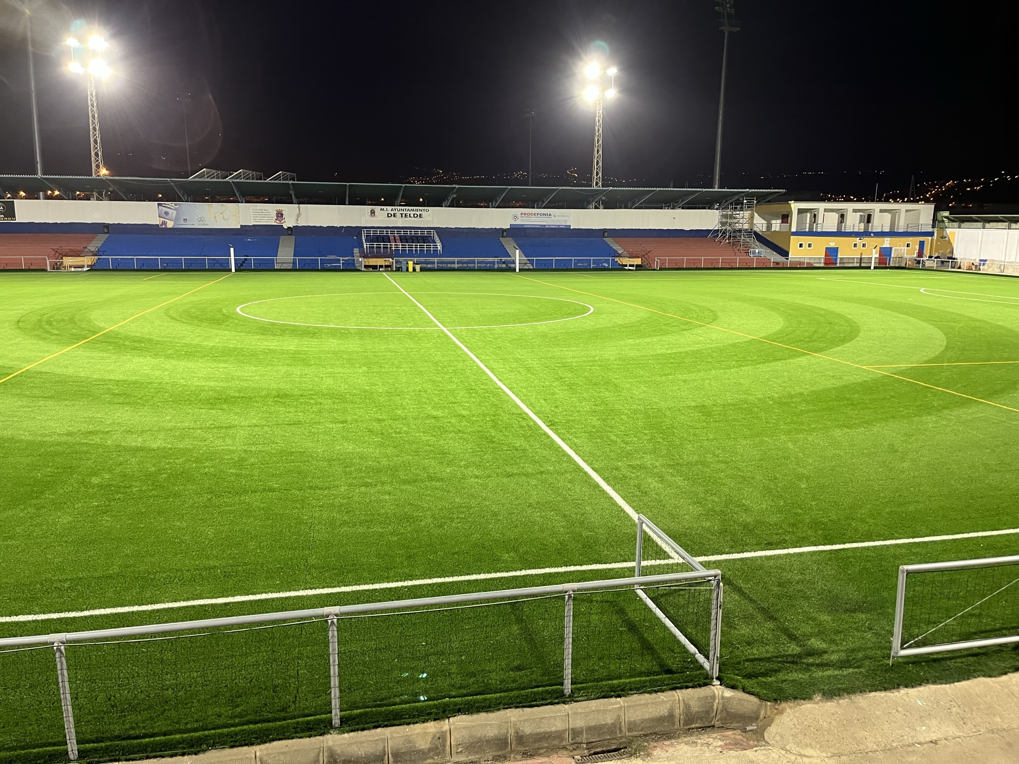 Campo de fútbol iluminado por Vis Luminis en Telde (Gran Canaria)